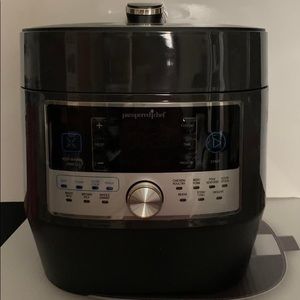 *New* Pampered Chef Quick Cooker 
New. never used. $125